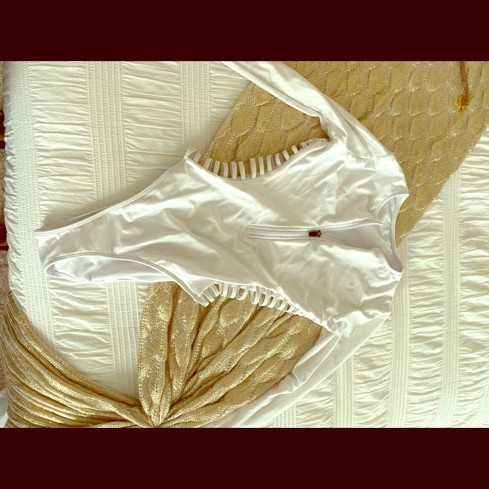 White one oh w medium used once